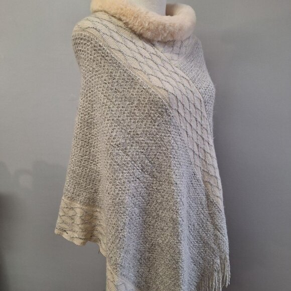 Anthropologie Do Everything In Love Poncho One‎ Size Faux Fur Collar Knit Fringe - Picture 10 of 13